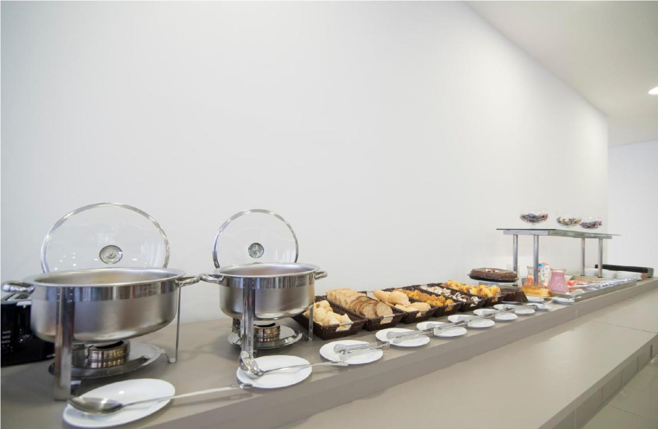 Hotel H2 Congonhas Экстерьер фото A buffet